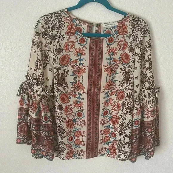 Rose & Olive Tops - Rose + Olive Blouse Women’s Floral 3/4 sleeve with ties on the sleeve.